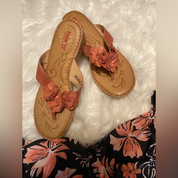 BORN Pink Floral Leather Sandals - Picture 3 of 10